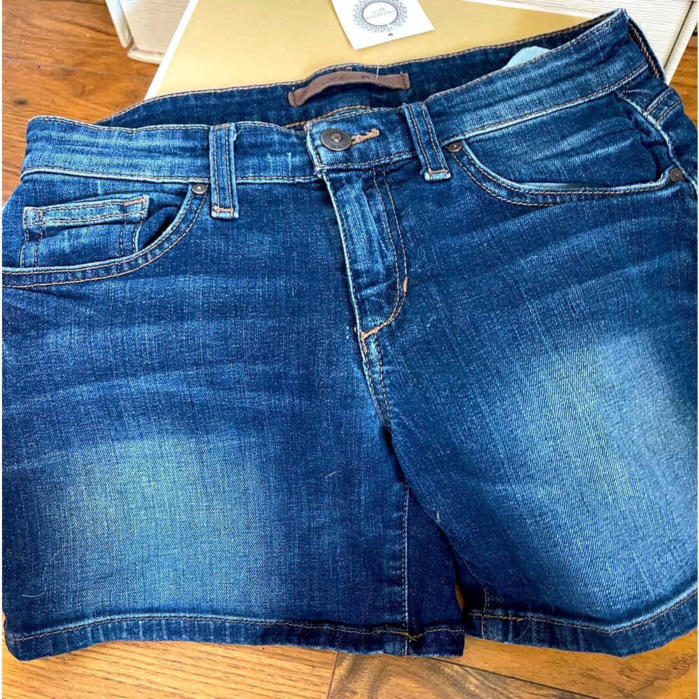 Joe’s women Jean shorts size W 24